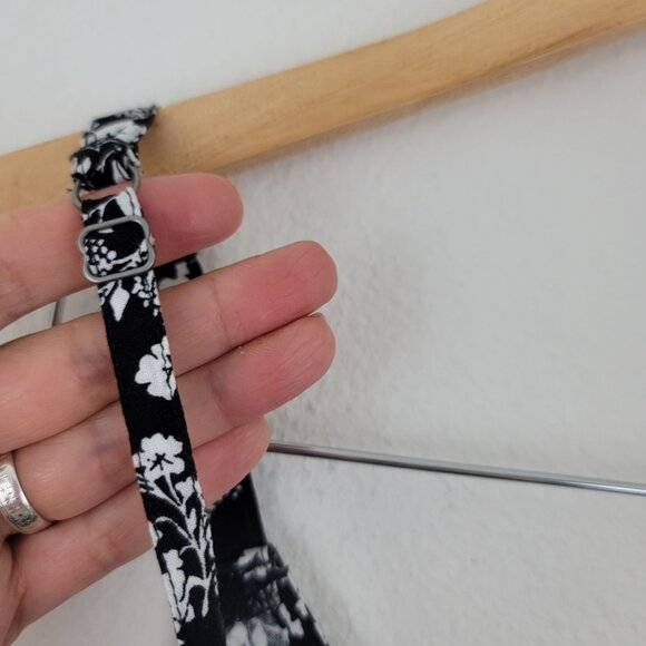 Hollister Black Floral Viscose Sleeveless Blouse Cami Faux Button Boxy Size M - Picture 7 of 9